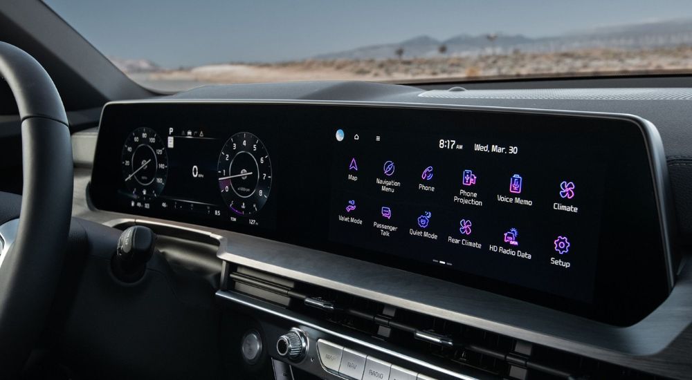 The curved infotainment screen in a 2025 Kia Telluride for sale.